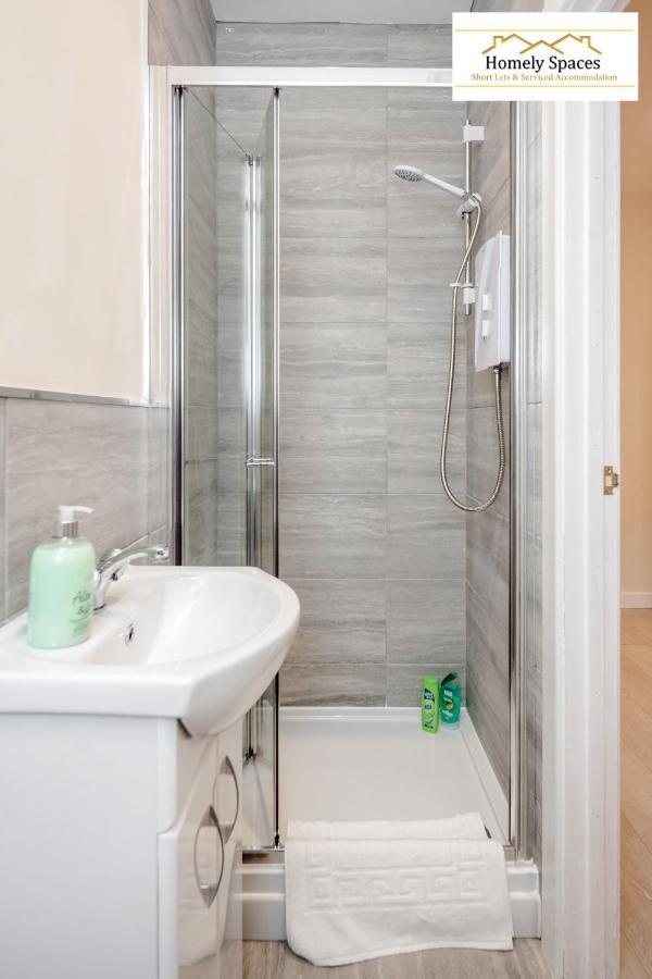 Bedford Hospital Victoria Apartments A And B By Homely Spaces Short Lets & Serviced Accommodation Εξωτερικό φωτογραφία